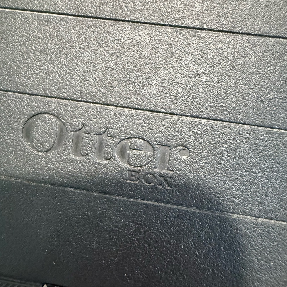 OtterBox Rugged Black Case with Clip - Picture 2 of 12